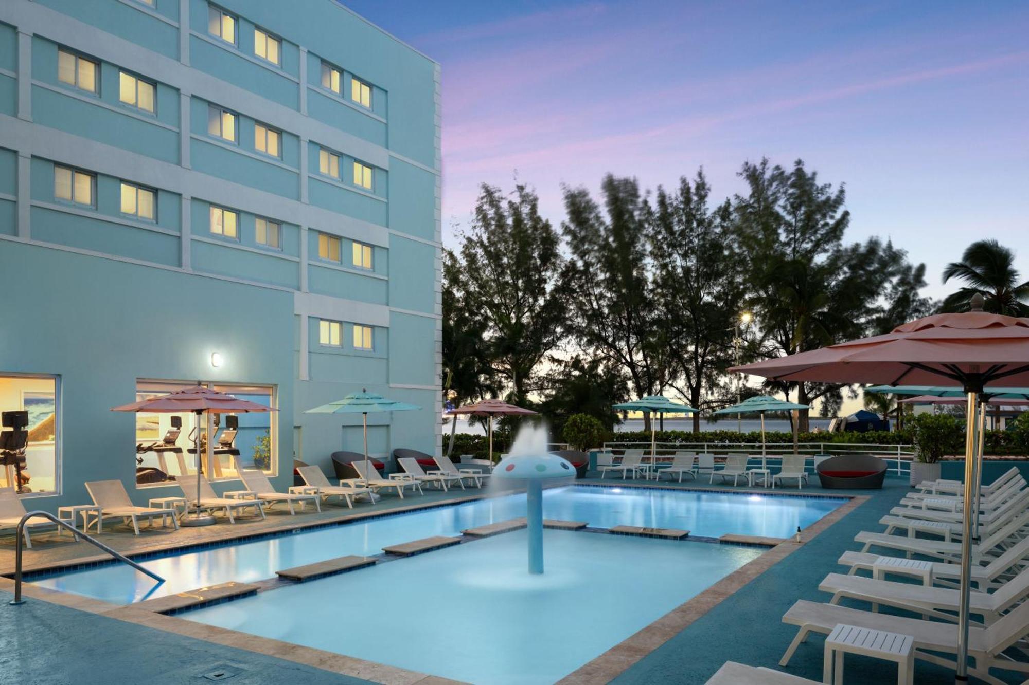 Courtyard By Marriott Nassau Downtown/Junkanoo Beach Zewnętrze zdjęcie