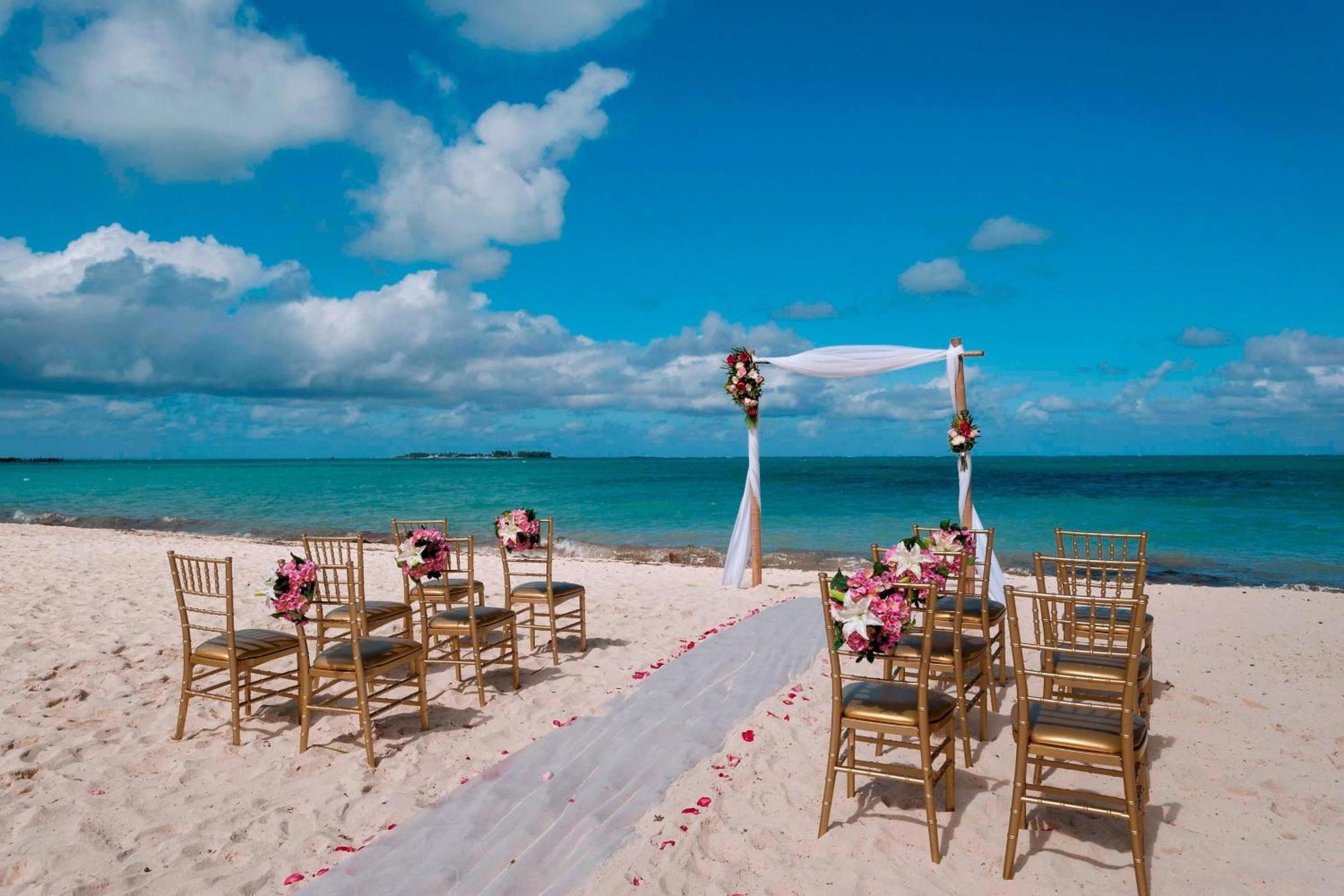 Courtyard By Marriott Nassau Downtown/Junkanoo Beach Zewnętrze zdjęcie